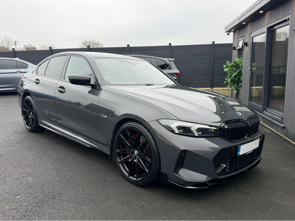 2023 BMW 3 Series - image 4