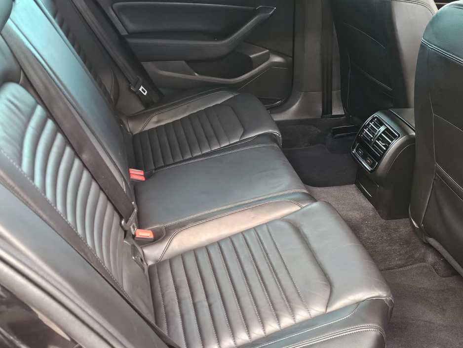 2016 Volkswagen Passat - image 6