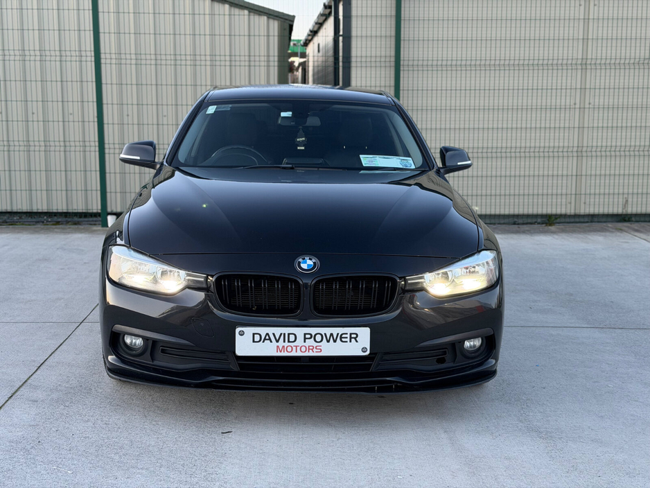 2017 BMW 3 Series - image 2