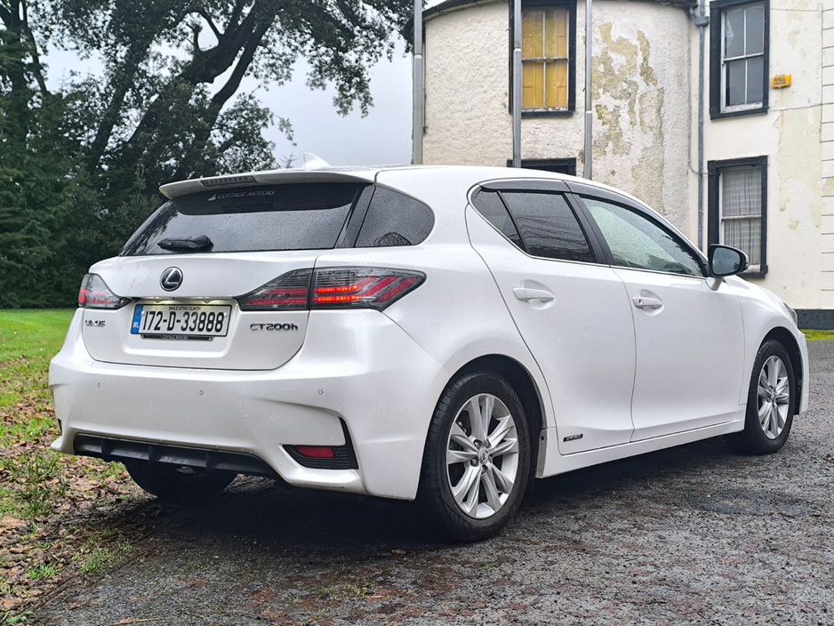 2017 Lexus CT 200 h - image 28