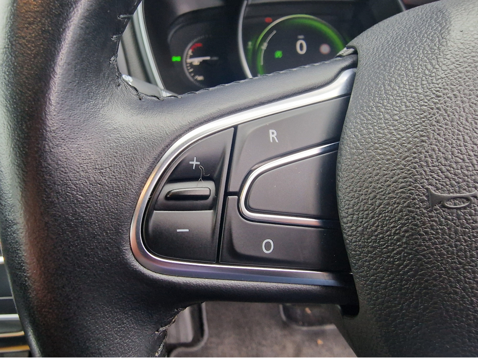 2017 Renault Megane - image 13