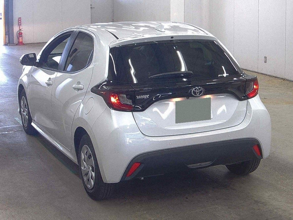 2024 Toyota Yaris - image 2