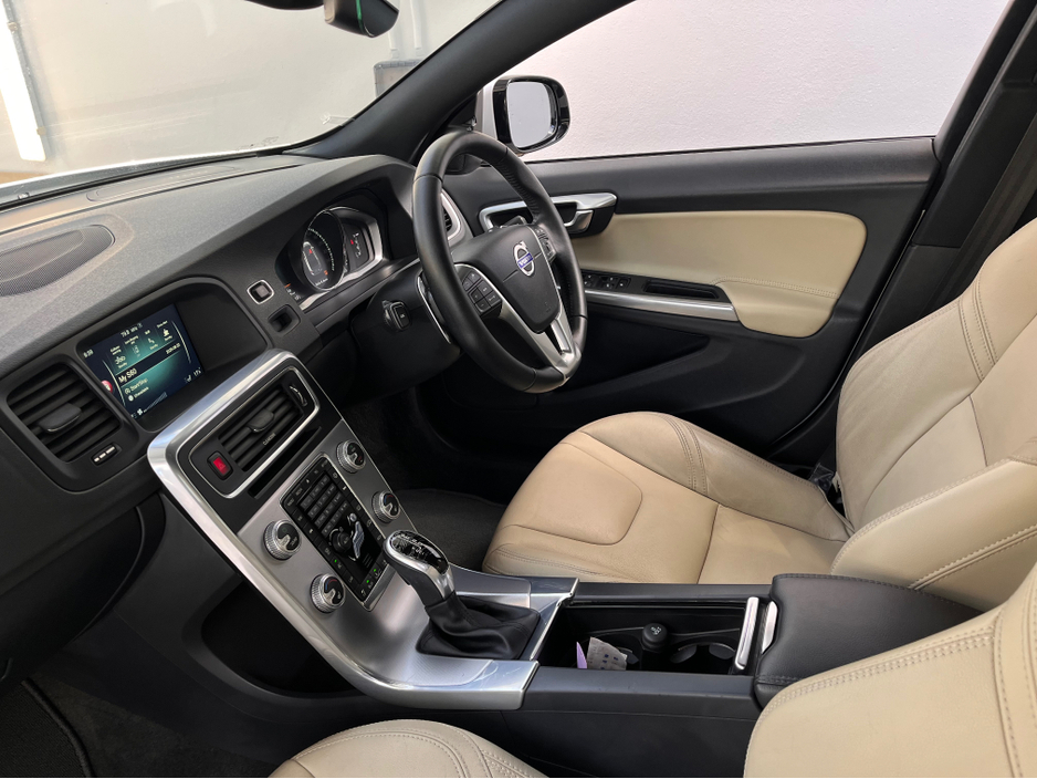 2016 Volvo S60 - image 24