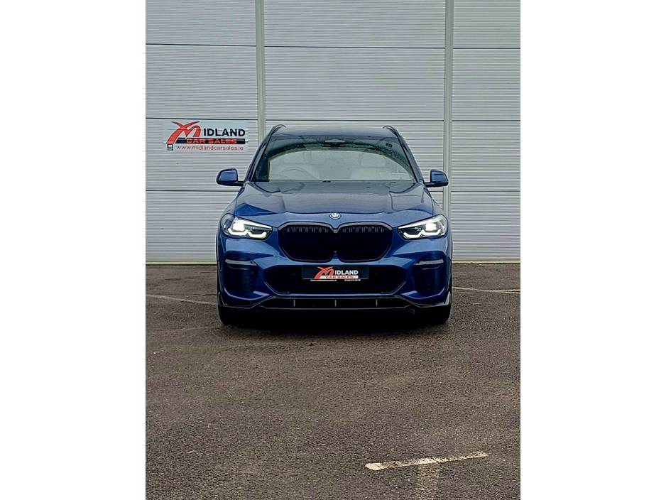 2022 BMW X5 - image 3