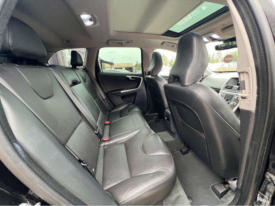 2015 Volvo XC60 - image 10
