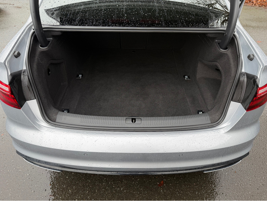 2022 Audi A4 2.0 TDi 35 SPORT EDITION163PS//VERY LOW MILEAGE//FULL SERVICE HISTORY//SIMI AND AA DEALER €34,950