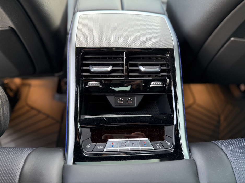 2020 BMW 8 Series - image 36