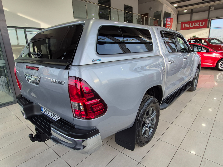 2022 Toyota Hilux - image 3