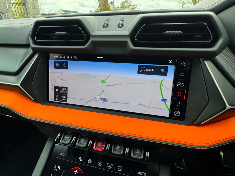 2025 Lamborghini Urus - image 27