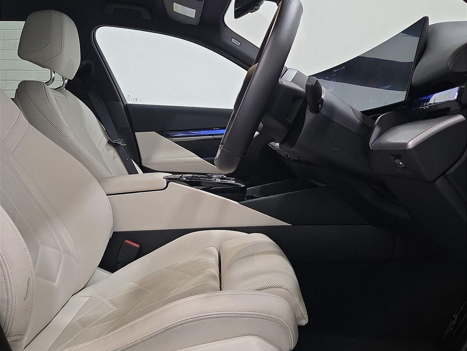 2025 BMW i5 - image 12