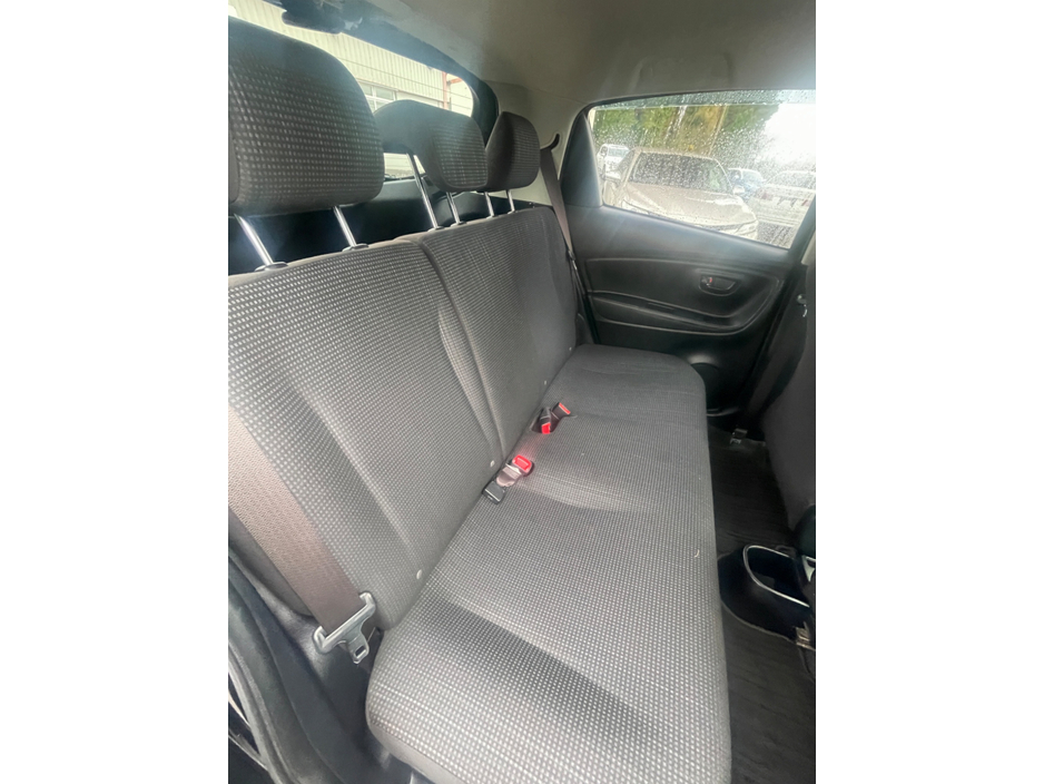 2017 Toyota Yaris - image 11