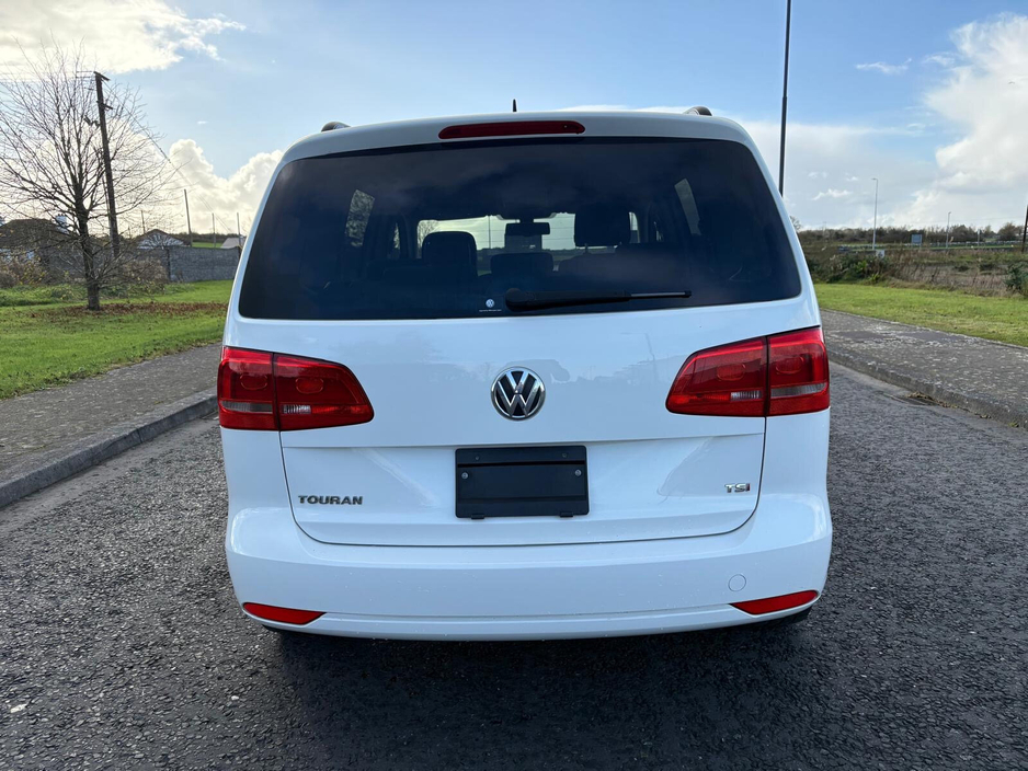 2014 Volkswagen Touran - image 4