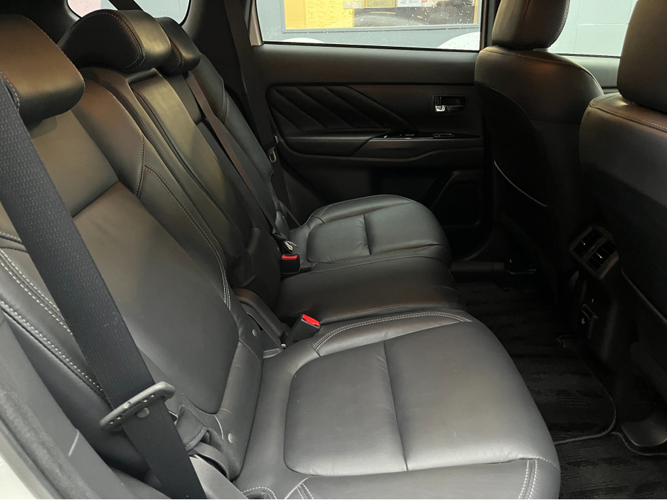 2020 Mitsubishi Outlander €23950! 2020 MITSUBISHI OUTLANDER PHEV G PLUS PACKAGE 2.4 AUTOMATIC / CRUISE CONTROL / 360° PARKING CAMERA / ELECTRIC HEATED SEATS / HEATED STEERING WHEEL / PADDLE SHIFTERS €23,950