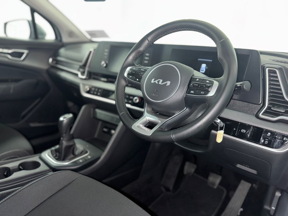 2024 Kia Sportage - image 2