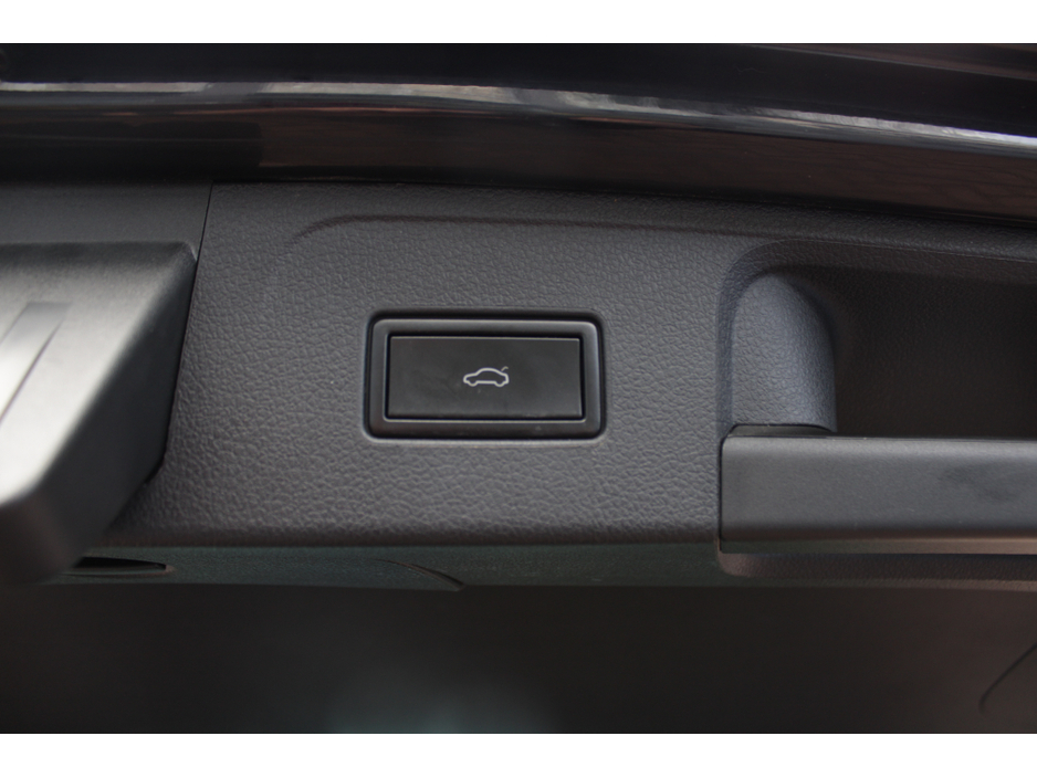 2018 Volkswagen Passat - image 19