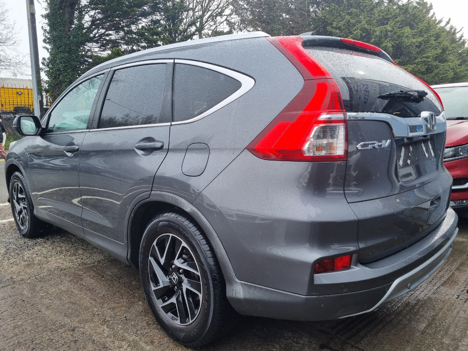 2017 Honda CR-V - image 4