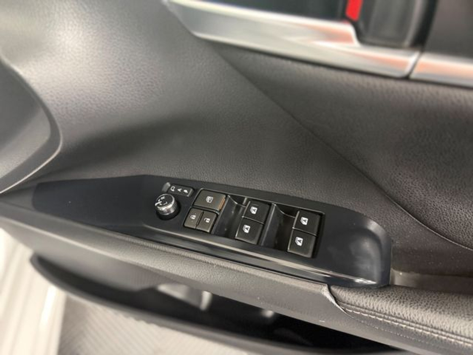 2020 Toyota Camry - image 12