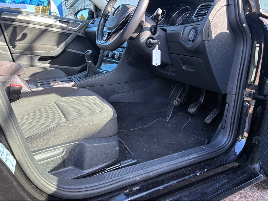 2019 Volkswagen Golf - image 10