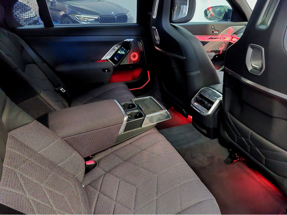 2024 BMW i7 - image 11