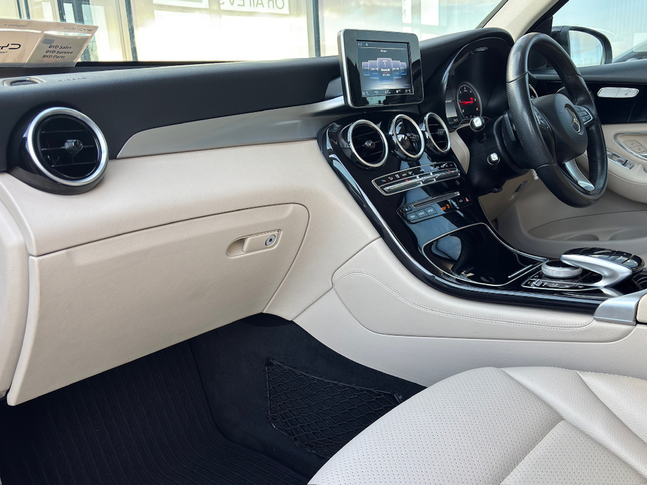 2017 Mercedes-Benz GLC Class - image 6