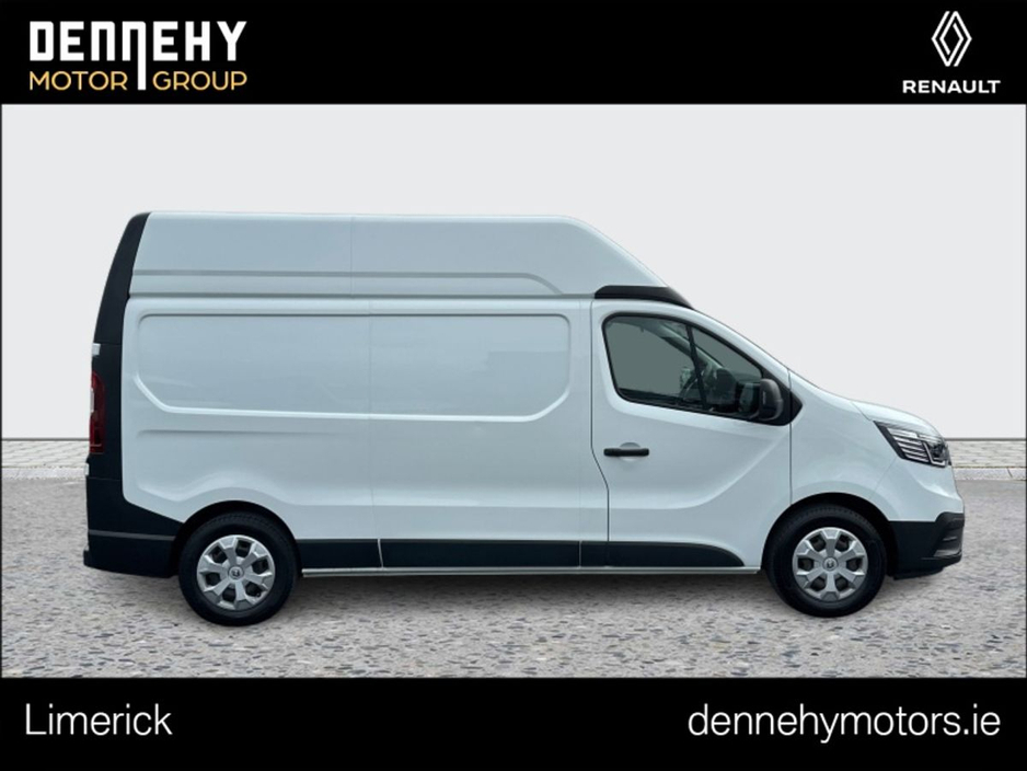 2022 Renault Trafic - image 6