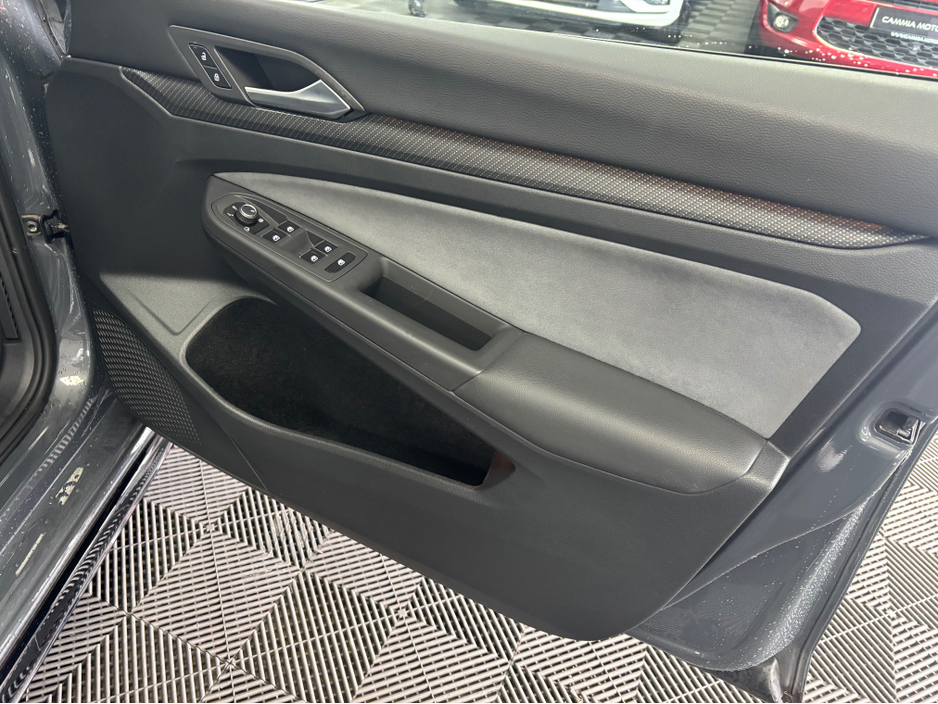 2021 Volkswagen Golf - image 7