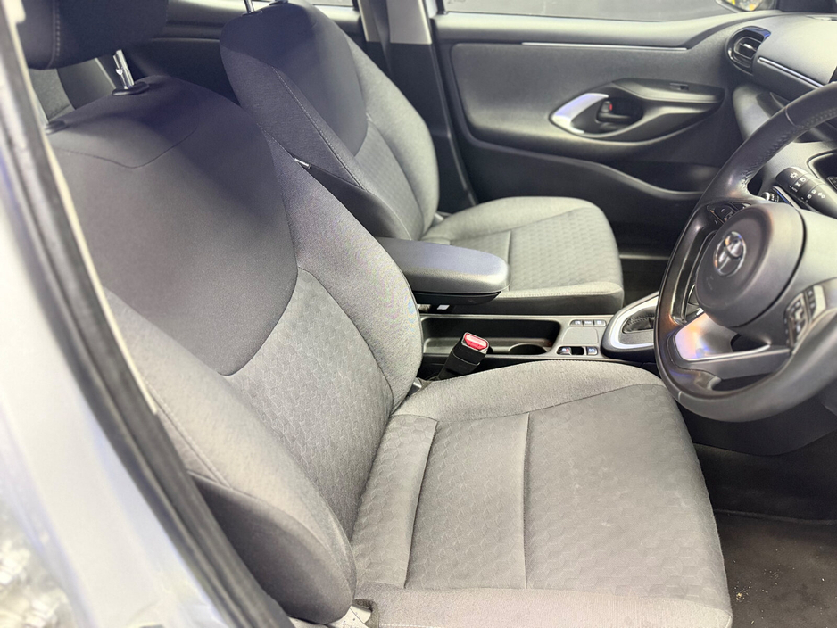 2021 Toyota Yaris - image 15