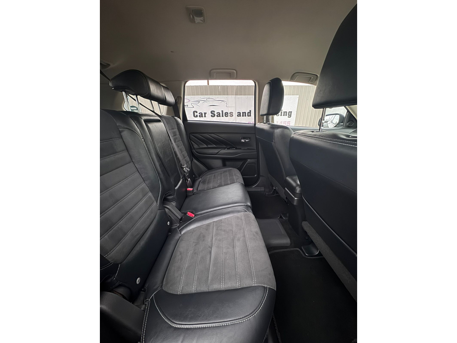 2016 Mitsubishi Outlander - image 21