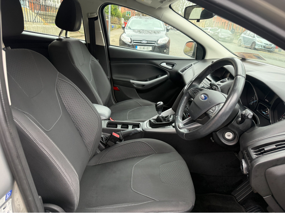 2016 Ford Focus - image 13