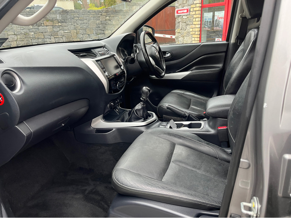 2020 Nissan Navara - image 11