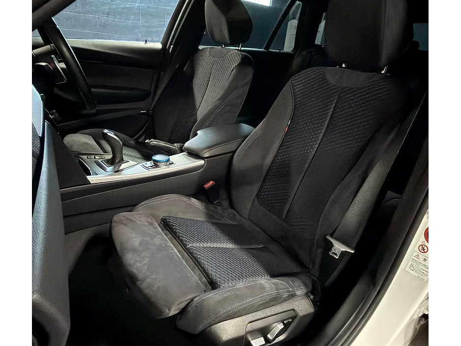 2016 BMW 3 Series - image 32