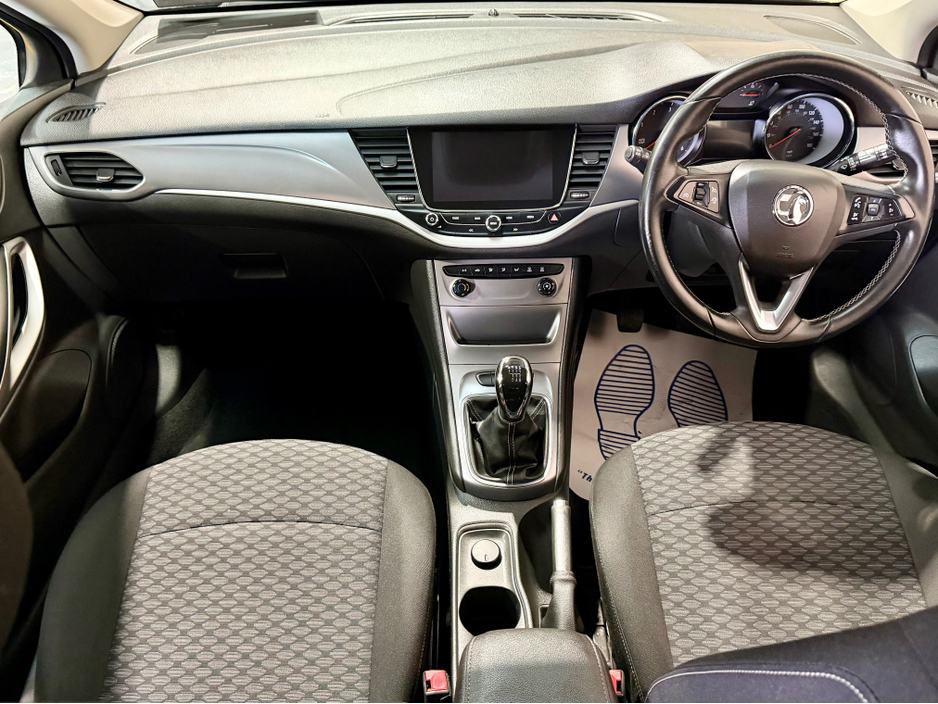 2017 Opel Astra - image 12