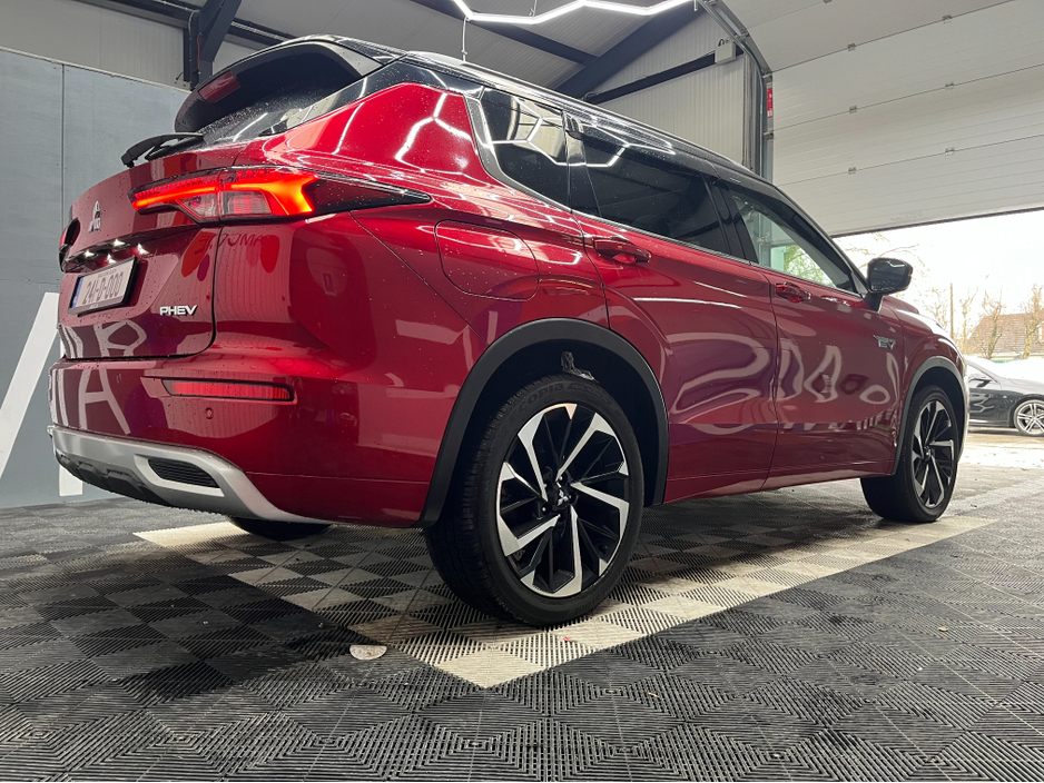 2024 Mitsubishi Outlander - image 7