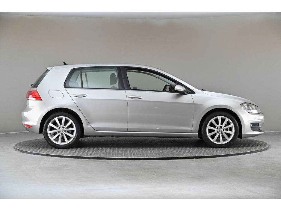 2016 Volkswagen Golf - image 11