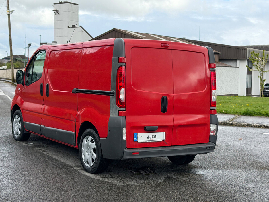 2010 Renault Trafic - image 5