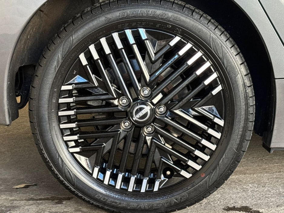 2023 Nissan Leaf - image 15