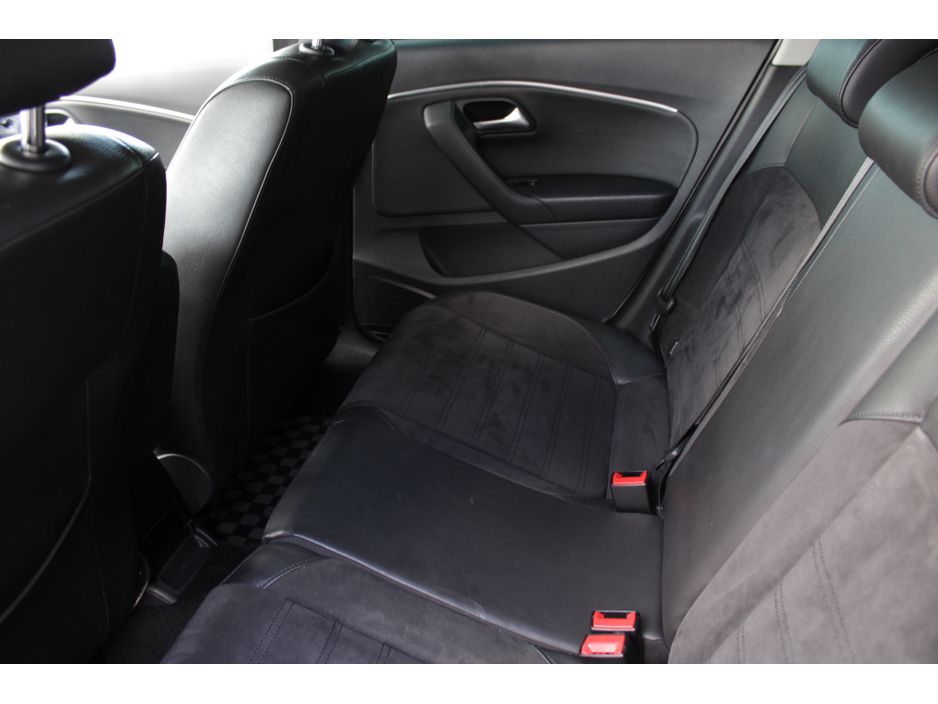 2018 Volkswagen Polo - image 18