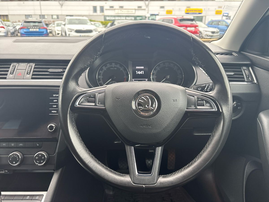 2020 Skoda Octavia - image 13