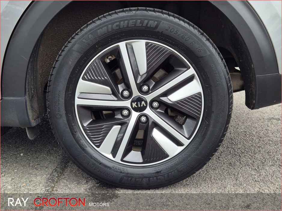 2020 Kia Niro - image 8