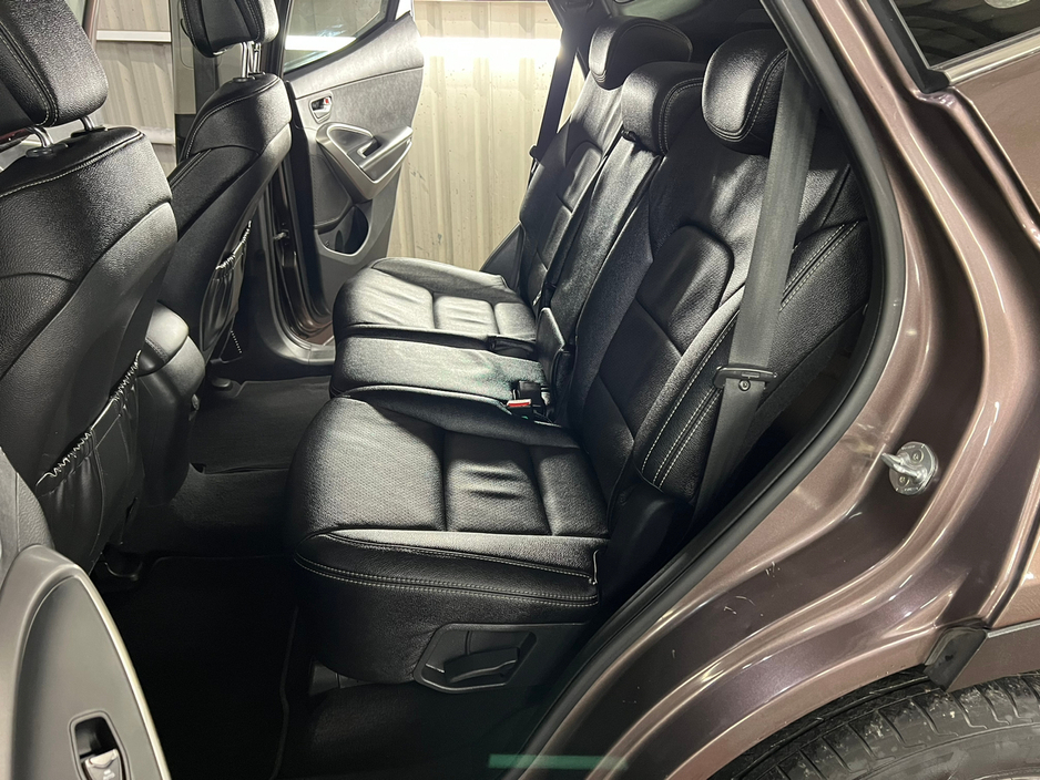2014 Hyundai Santa Fe - image 9