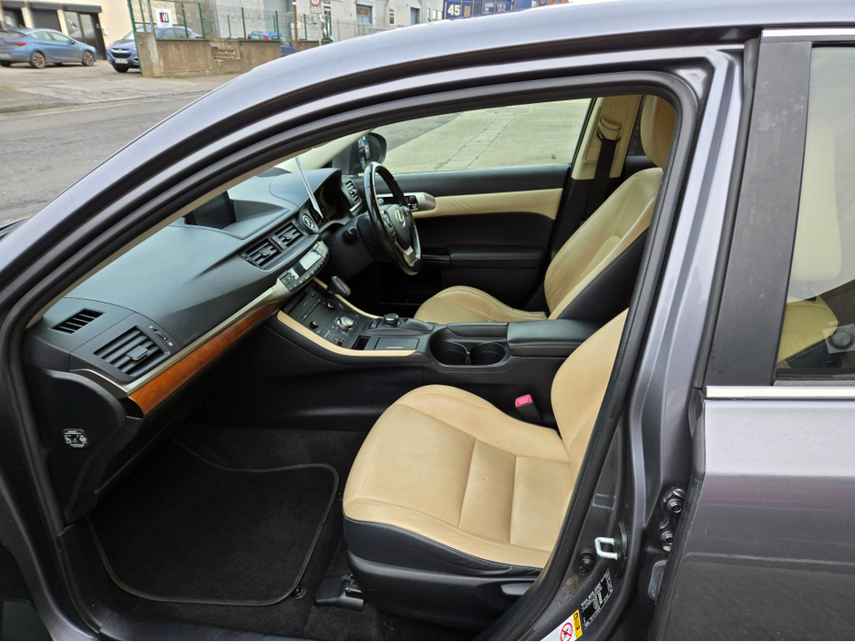 2015 Lexus CT 200 h - image 9
