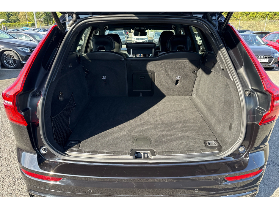 2023 Volvo XC60 + B4 MHEV AWD AUTO PLUS €59,200