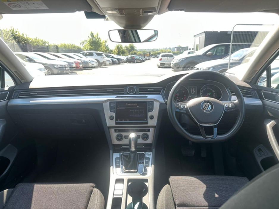 2016 Volkswagen Passat - image 17