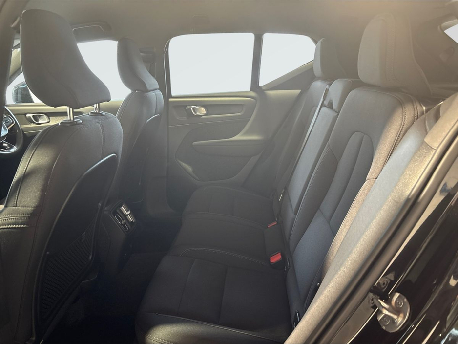 2024 Volvo XC40 - image 7