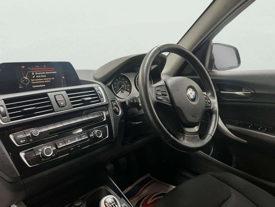 2016 BMW 1 Series - image 26