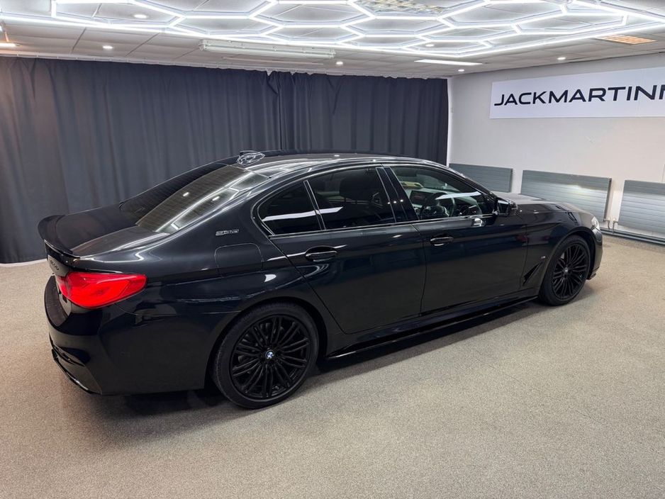 2019 BMW 5 Series - image 14