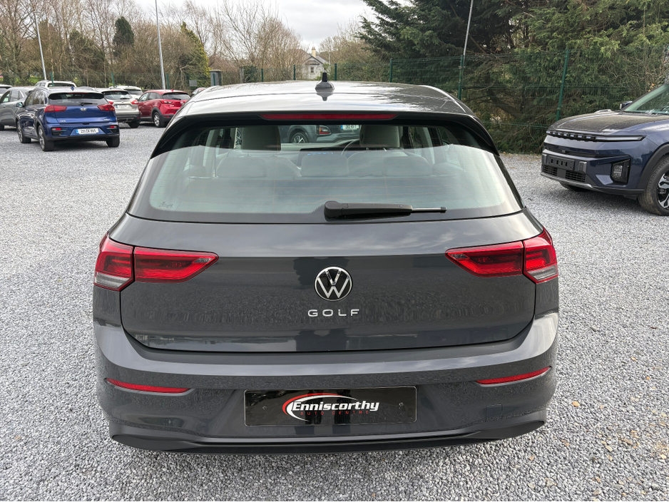 2022 Volkswagen Golf - image 6