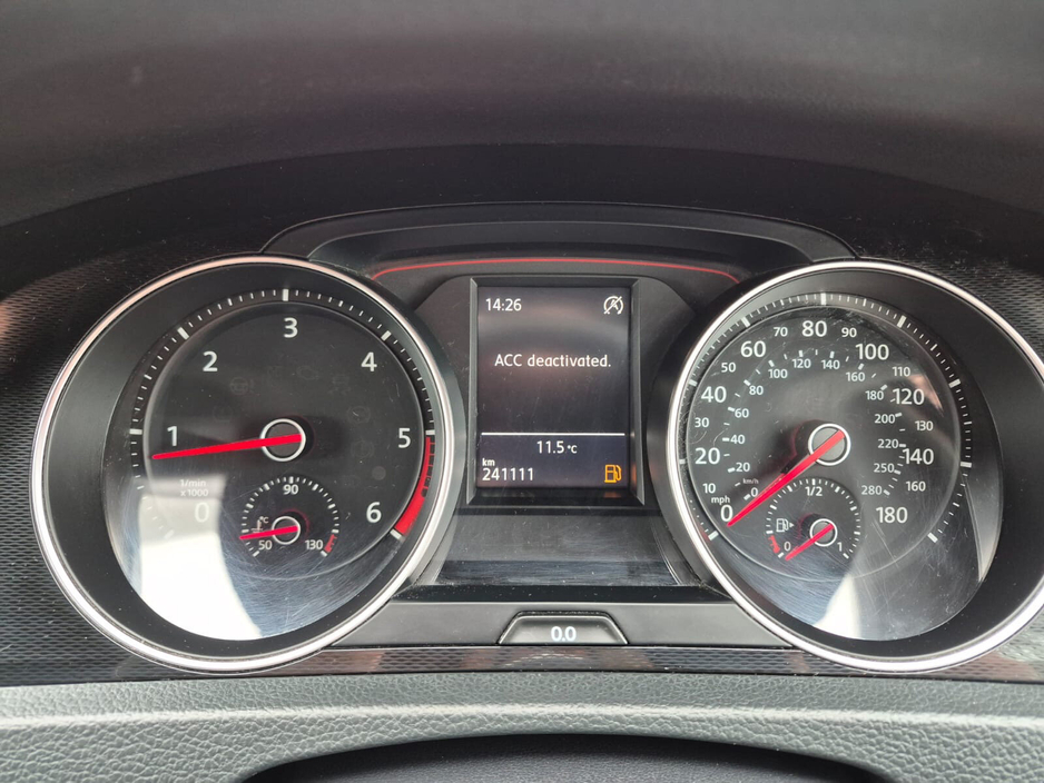 2013 Volkswagen Golf - image 12