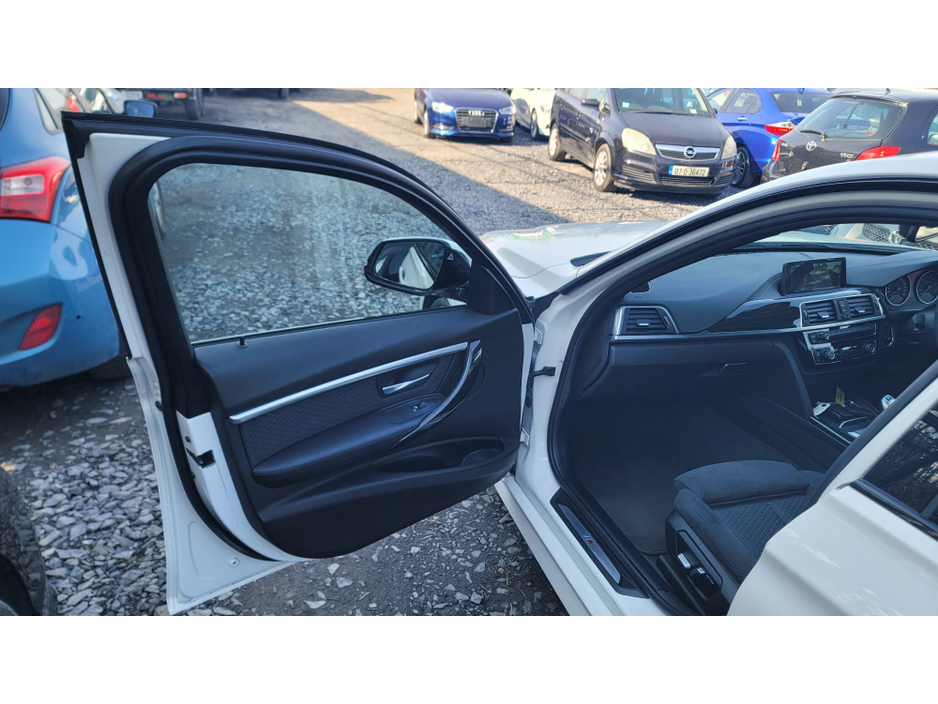 2018 BMW 3 Series - image 14