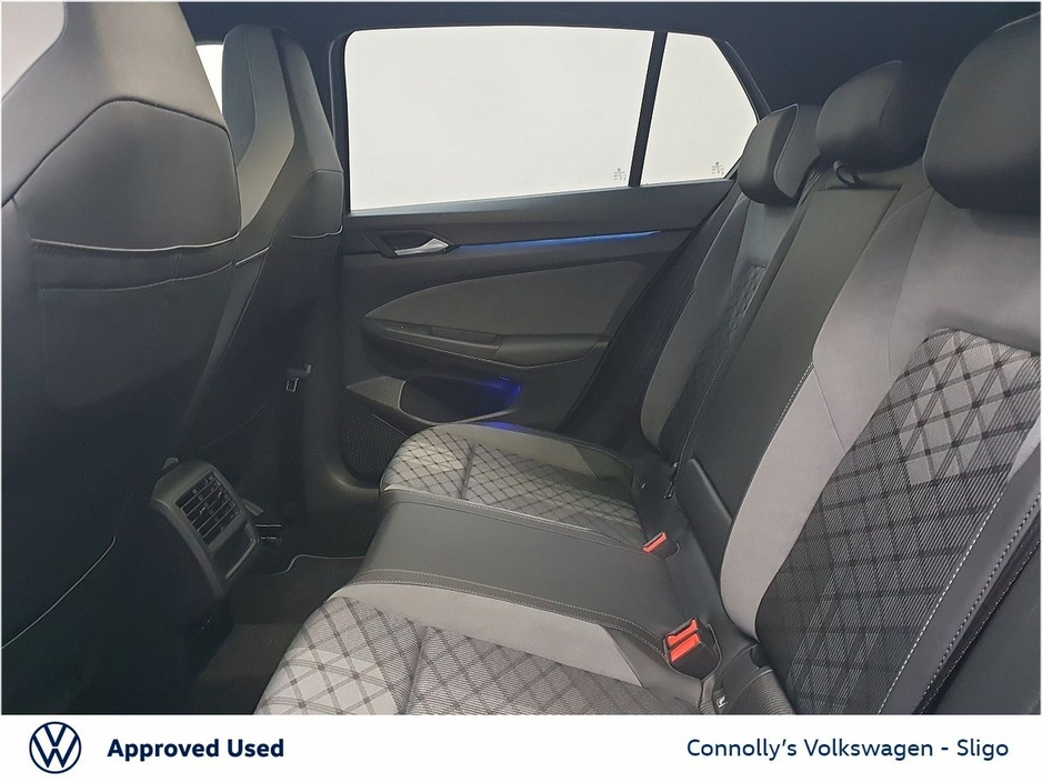 2022 Volkswagen Golf - image 7